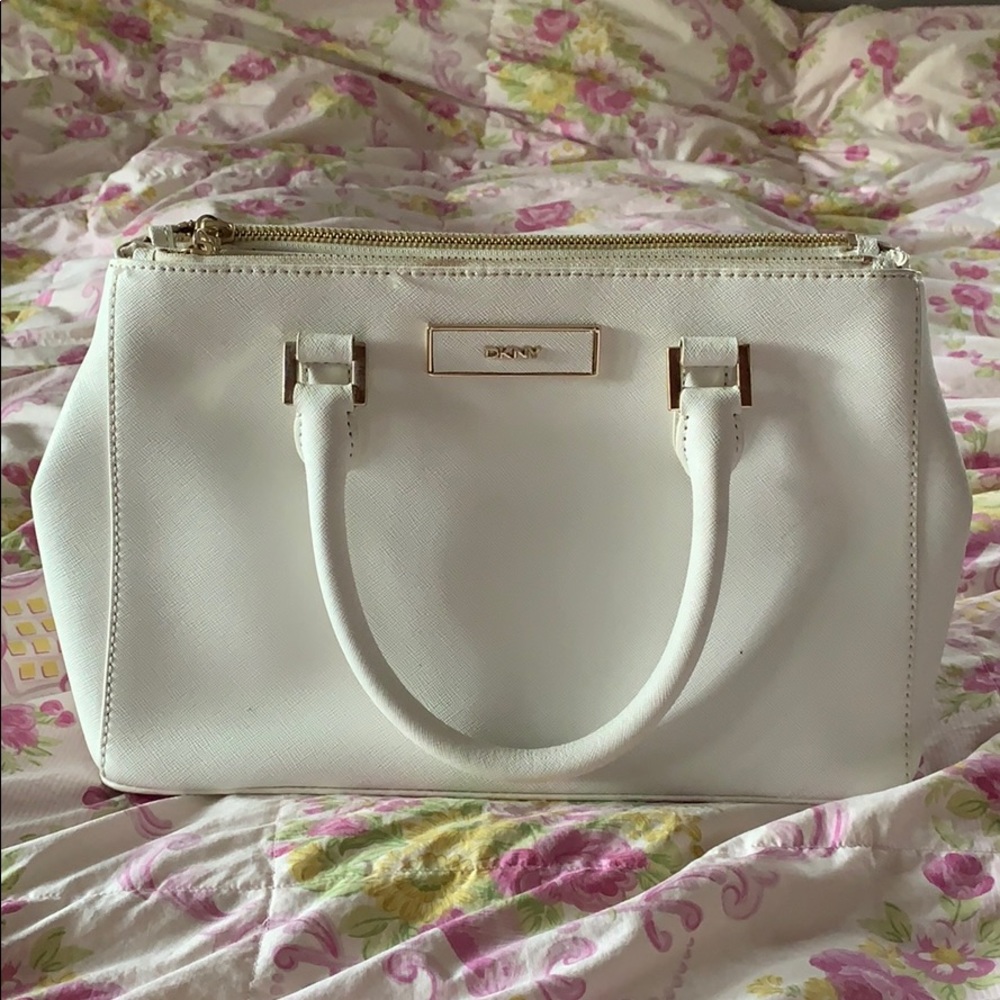 The perfect white summer bag